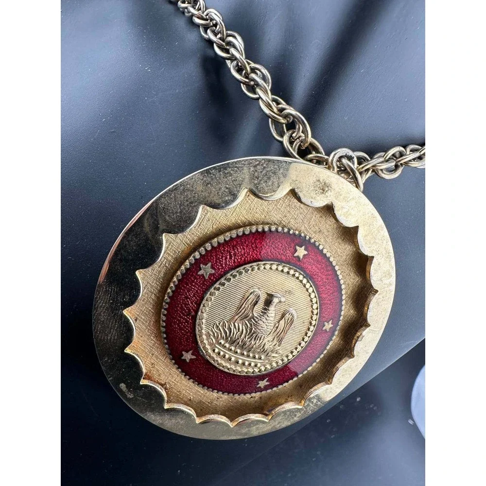 Vintage Gold Tone Eagle Medallion Red Enamel‎ Star Pendant Necklace 051 (139)